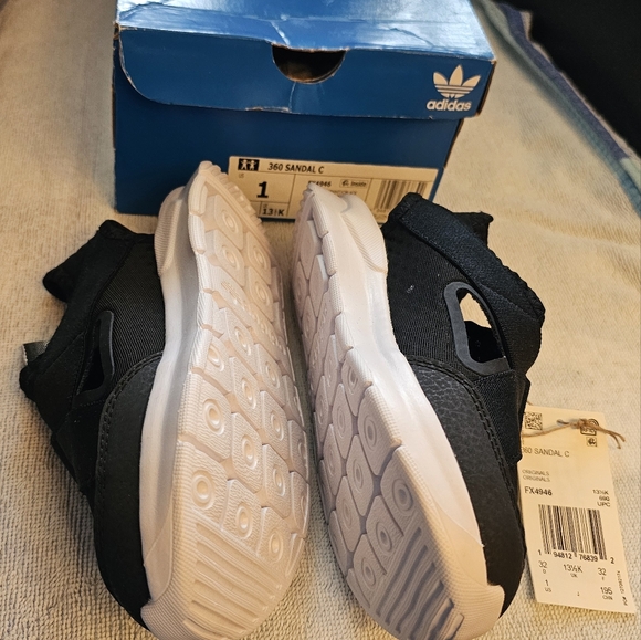 Adidas 360 Sneaker Sandals Adidas Sandals Black White Kids Size 13 & Size 1 NEW - Picture 12 of 16